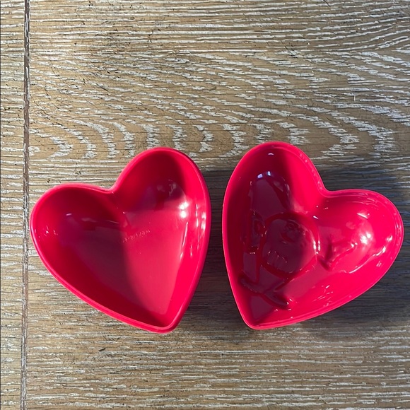Set of 2 M&M Red Heart-Shaped Plastic Containers - Picture 4 of 4
